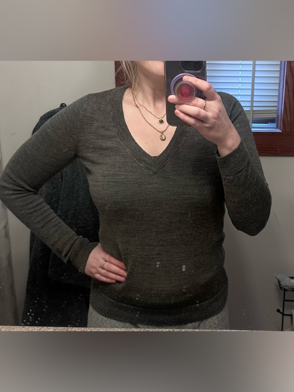 GAP 100% Wool V Neck Sweater Charcoal Gray Medium Cozy Minimalist Basic